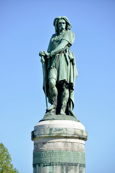 Kolossal statue av Vercingetorix (72-46 f.Kr.), gallisk leder - Skulptur av Millet Aime (1819-1891) 6,60 m høy erige i 1865 på den vestlige delen av Mont Auxois (base 7 m høy av Viollet Le Duc) Alise Sainte Reine 1865 av Aime Millet