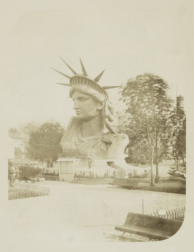 Leder av Frihetsgudinnen utstilt i en park i Paris, 1883 av Albert Fernique
