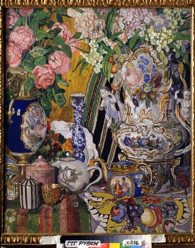 ""Stilleben med blomster og porselen"" Maleri av Alexander Yakovlevich Golovin (Alexander Golovin) (1863-1930) 1915 State Tretyakov Gallery, Moskva av Aleksandr Jakovlevic Golovin