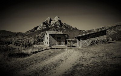 fjellets vei, 2019, (fotografi) av Alex Caminker