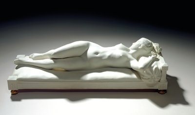 Sevres kjeksfigur av en liggende naken, 