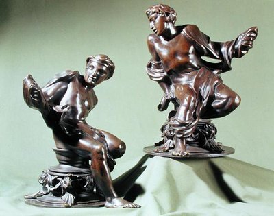Et par klassiske mannlige nakenbilder, designet som fenderfinials, produsert av Henry E. Hoole & Co. av Alfred George Stevens