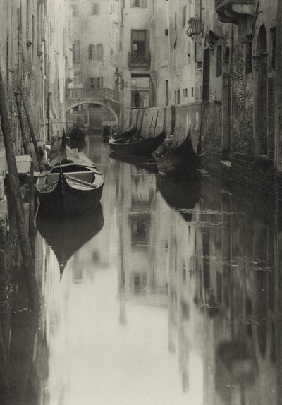 En kanal i Venezia av Alfred Stieglitz