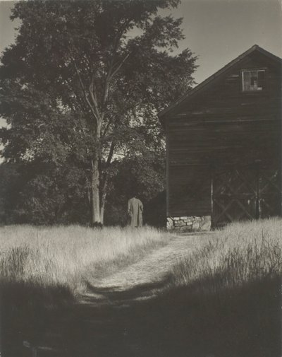 Barn, Lake George, 1936. av Alfred Stieglitz