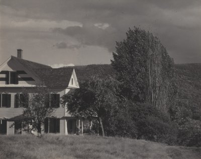 Hus og popler, Lake George av Alfred Stieglitz