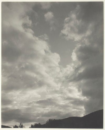 Music - A Sequence of Ten Cloud Photographs, nr. II, 1922. av Alfred Stieglitz
