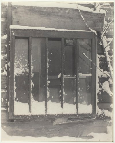 Vindu: tre, glass, snø, 1923. av Alfred Stieglitz