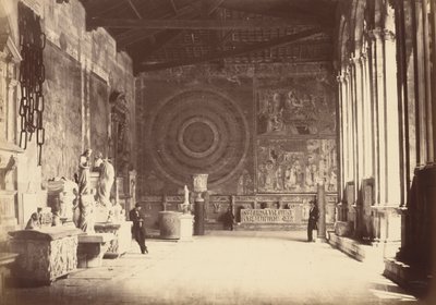Pise: Løper på kirkegården, ca. 1870. av Alinari