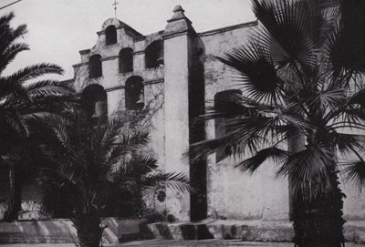 California: Bells of Mission San Gabriel, grunnlagt 1771, i skråningene av valmuekledde foten nær Pasadena (s/h-bilde) av American Photographer (after)