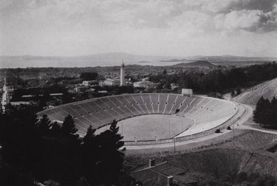 California: Berkeley, University of California Memorial Stadium, med plass til 75 000 (s/hv-bilde) av American Photographer (after)