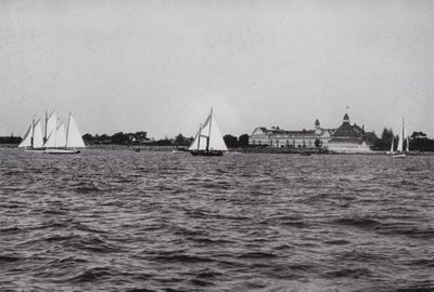 California: San Diego, Hotel Del Coronado på San Diego Bay, et av Californias mest populære helårs fornøyelsessteder (s/hvitt-bilde) av American Photographer (after)