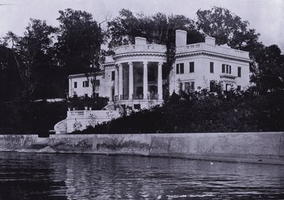 Charles A Platt: Gwinn, Lake Front (s/hvitt bilde) av American Photographer (after)