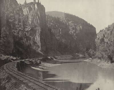 Echo Cliffs, Canyon of the Grand River, Colorado (s/hvitt bilde) av American Photographer (after)