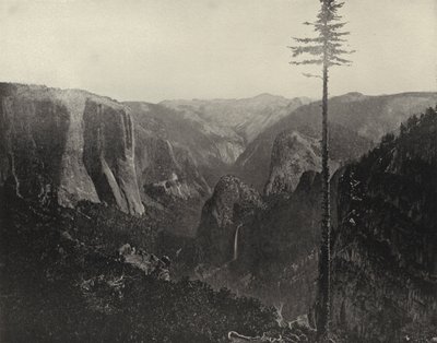 Generell utsikt over Yosemite Valley, California (s/hvitt bilde) av American Photographer (after)