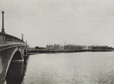 Harvard University: John W Weeks Bridge og Graduate School of Business Administration (s/hv-bilde) av American Photographer (after)