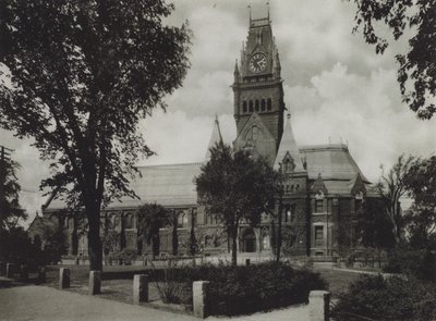 Harvard University: Memorial Hall (s/hv-bilde) av American Photographer (after)