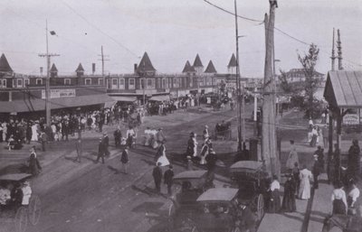 Old Orchard Beach, Maine: Scene nær depot (s/hv-bilde) av American Photographer (after)