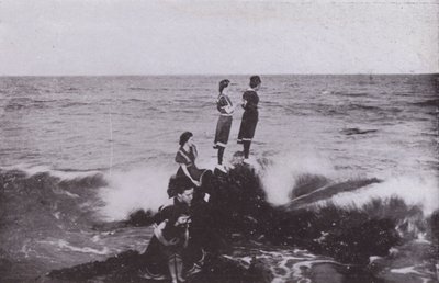 Old Orchard Beach, Maine: Surf på Googins Rocks (s/hvitt bilde) av American Photographer (after)