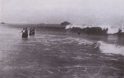Old Orchard Beach, Maine: The surf (s/hv-bilde) av American Photographer (after)