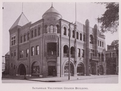 Savannah Volunteer Guards Building (s/hvitt bilde) av American Photographer (after)