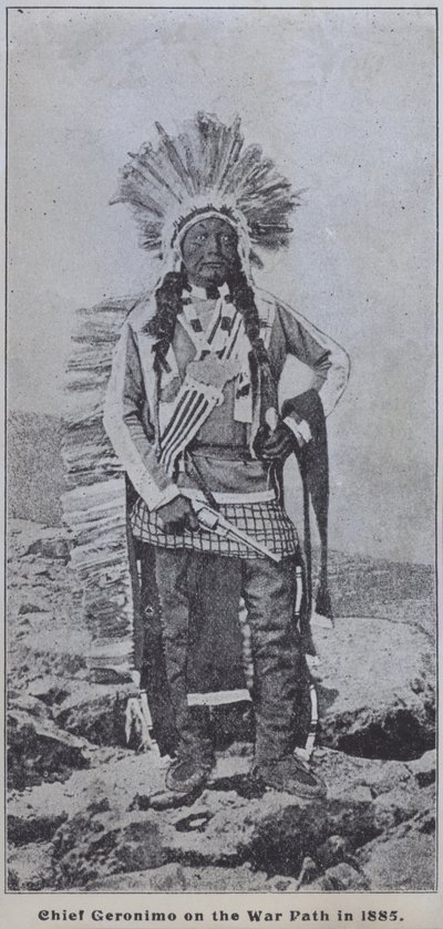 Apache-sjefen Geronimo på krigsstien i 1885 (s/hvitt-bilde) av American Photographer (after)