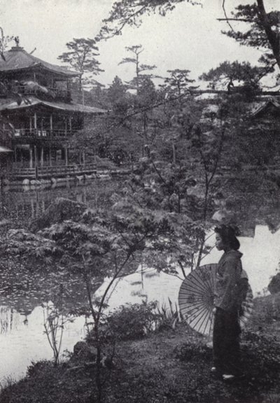 Den gyldne paviljongen på Kinkakuji (s/hvitt bilde) av American Photographer (after)