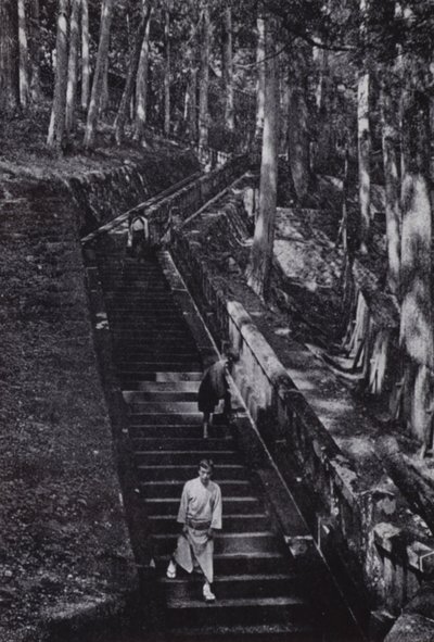 Trappene som fører til graven til Shogun Ieyasu (s/hvitt-bilde) av American Photographer (after)