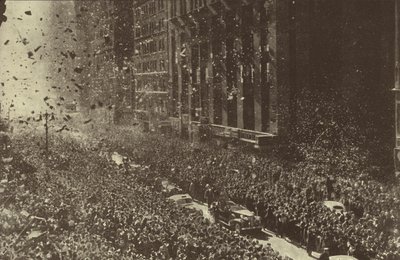 USAs president Franklin D Roosevelt mottok en entusiastisk velkomst i New York City etter å ha blitt valgt for en tredje periode, desember 1940 (s/hv-bilde) av American Photographer (after)
