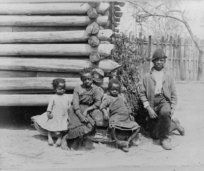 Afroamerikansk mann med barn nær Thomasville, Georgia av American Photographer