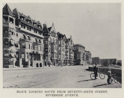 Blokk ser sørover fra Seventy-Sixth Street, Riverside Avenue (s/hv-bilde) av American Photographer