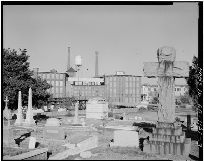 Cabbagetown District (General Views), Boulevard, Pearl Street, Memorial Drive, & Railroad tracks, Atlanta, Fulton County, GA (s/hvitt bilde) av American Photographer