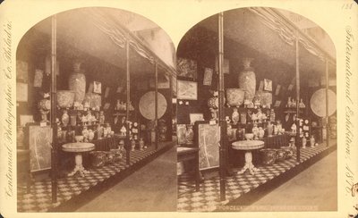 Samling av japanske vaser, urner og skjermer, Japanese Court, Centennial International Exhibition av American Photographer