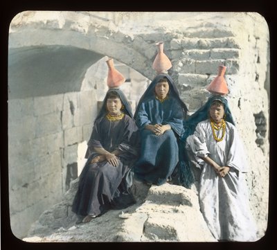 Egypt - Arabiske vannbærerjenter (lanternesklie) av American Photographer