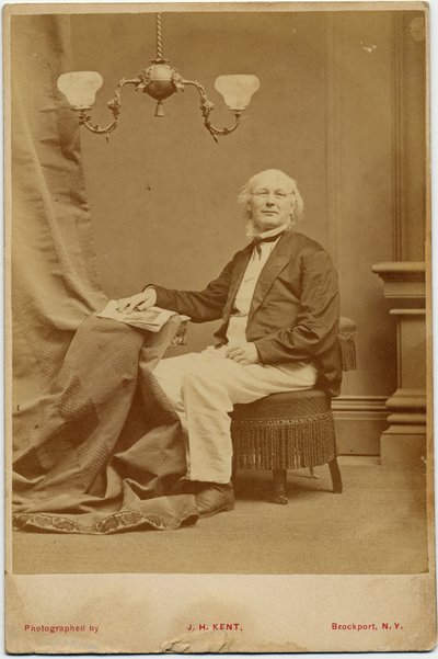Horace Greeley (1811-72), amerikansk politiker og avisredaktør, foto av J H Kent, Brockport, New York (albumfoto) av American Photographer
