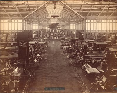 Machinery Hall, fra nordenden, Philadelphia Centennial International Exhibition, 1876 (sølvalbumintrykk) av American Photographer