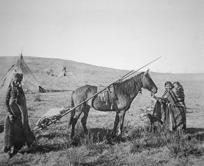 Native American Cree-folk i Vest-Canada, ca. 1890 (s/hvitt-bilde) av American Photographer