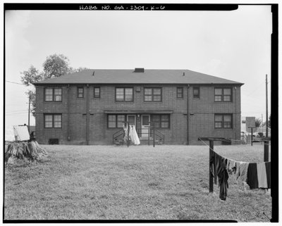 Nordsiden - Clark Howell Homes, Building H-1, 253 Mills Street, Atlanta, Fulton County, GA (s/hvitt-bilde) av American Photographer