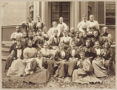 Radcliffe-klassen fra 1896 (s/hvitt-bilde) av American Photographer