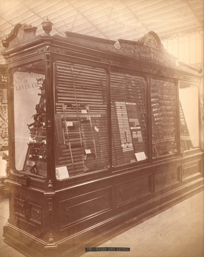 Stanley Rule and Level Co.s utstilling, Centennial International Exhibition, Philadelphia, 1876 (albumintrykk) av American Photographer