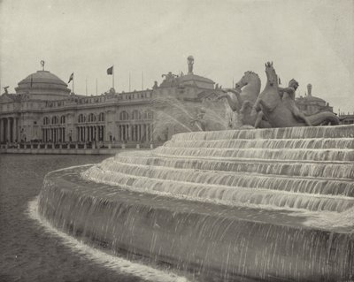 Den sirkulære kaskaden og sjøhestene av American Photographer