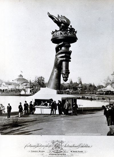 Frihetsgudinnens hånd og fakkel, 1876 av American Photographer