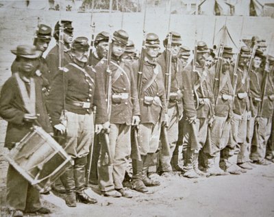 Det sjette Maine Infantry Regt. Union Army, på parade etter slaget ved Fredericksburg av American Photographer