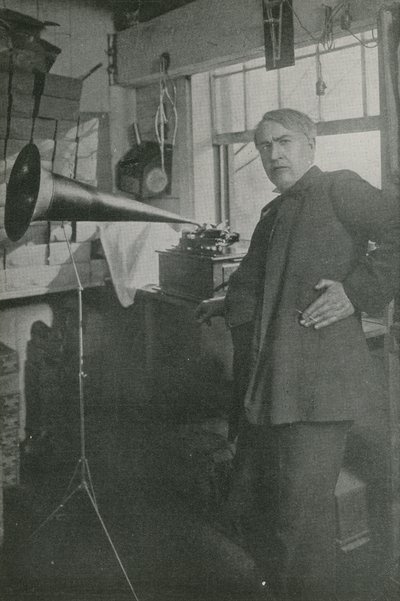 Thomas Edison i verkstedet sitt av American Photographer