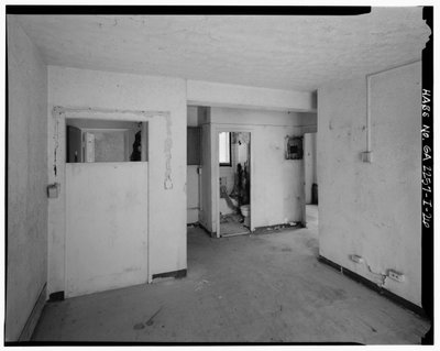 Typisk 2-roms leilighet med vaskerom i entré. - Techwood Homes, Building No. 6, 465 Techwood Drive & 119-125 Hunnicutt Street, Atlanta, Fulton County, GA av American Photographer