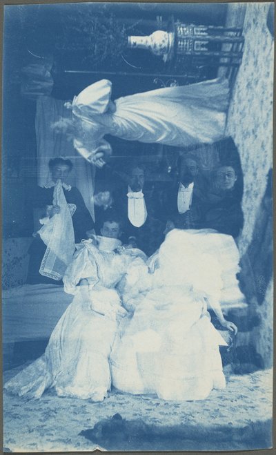 Uten tittel (dobbelteksponering av flere personer i interiøret), 1890-tallet (foto) av American Photographer