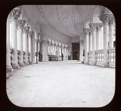 Verdens colombianske utstilling: Fisheries Colonade, Chicago, 1893 (lanternelys) av American Photographer