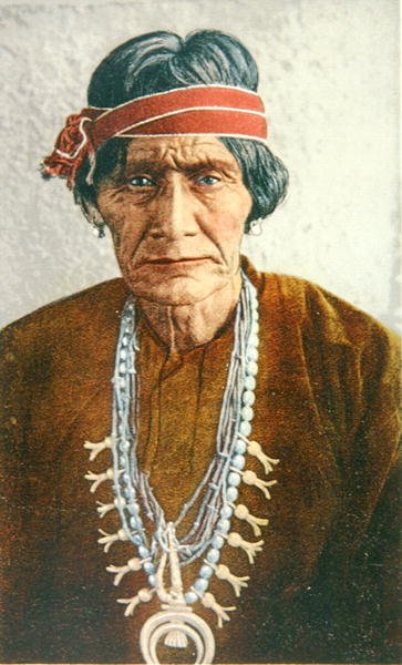 En Navajo-medisinmann fra New Mexico, ca. 1900 (litho-farge) av American School