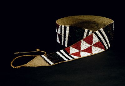 A Womans Ceremonial Belt, Maidu-stammen, California av American School