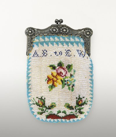 Pung med perler, ca. 1843 (glassperler, nikkelsølv og tekstilstøtte) av American School