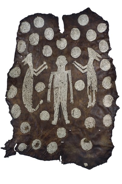 Chief Powhatans Mantle, nordamerikansk indianer, fra Virginia, slutten av 1500-begynnelsen av 1600-tallet (hjorteskinn med skjellmønstre) av American School